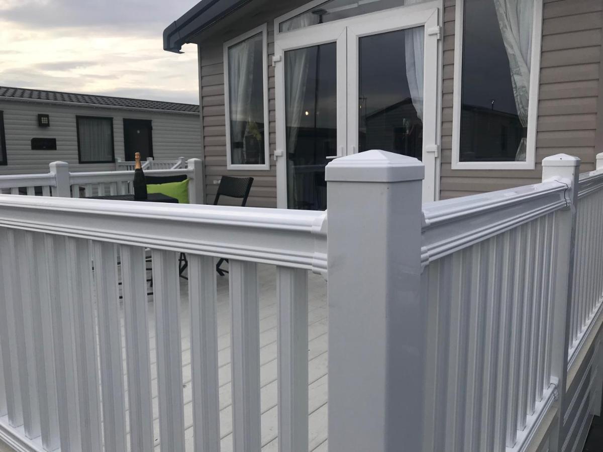 Hotel Flamingo Land Private Caravan - No 8 Cedarwood Kirby Misperton Esterno foto