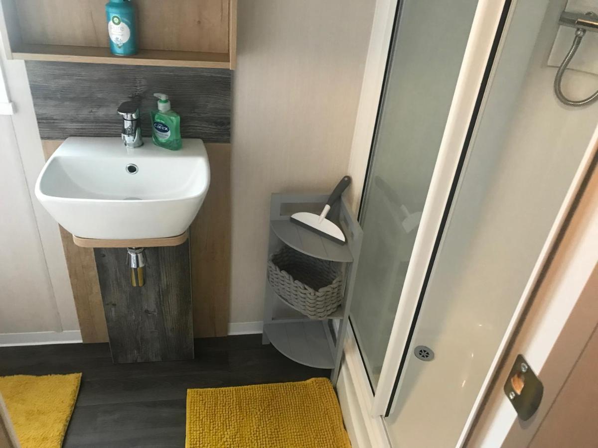 Hotel Flamingo Land Private Caravan - No 8 Cedarwood Kirby Misperton Esterno foto