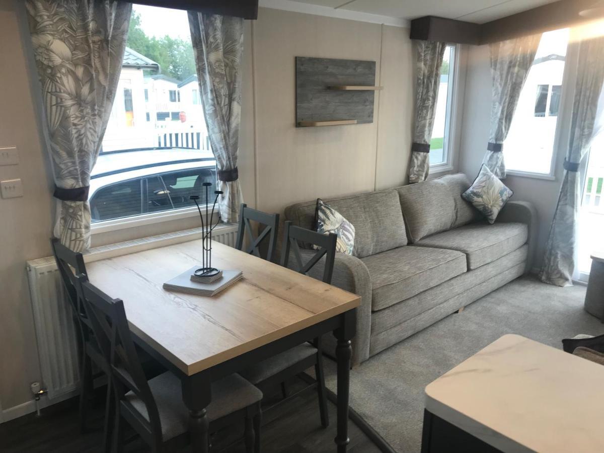 Hotel Flamingo Land Private Caravan - No 8 Cedarwood Kirby Misperton Esterno foto