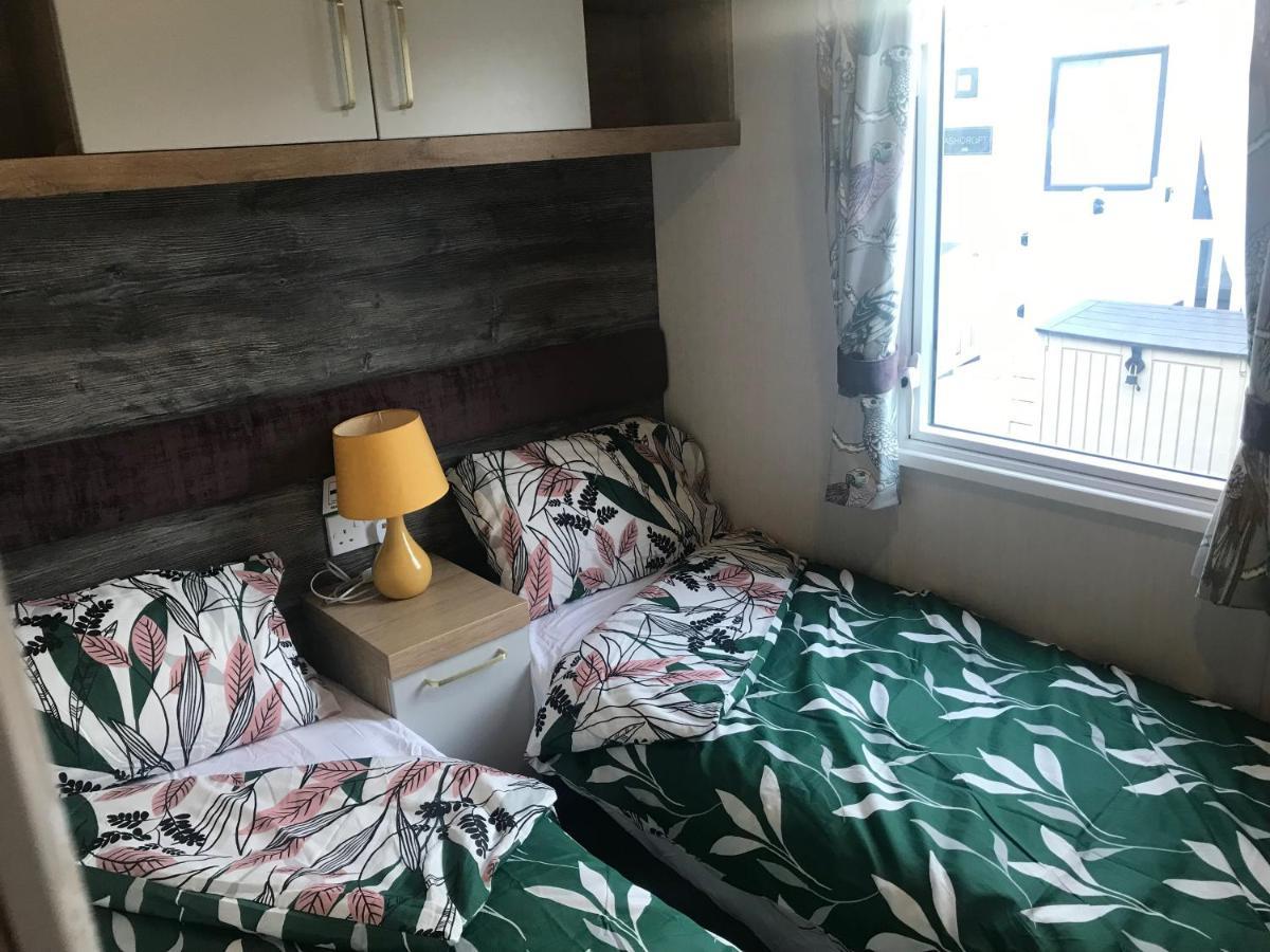 Hotel Flamingo Land Private Caravan - No 8 Cedarwood Kirby Misperton Esterno foto