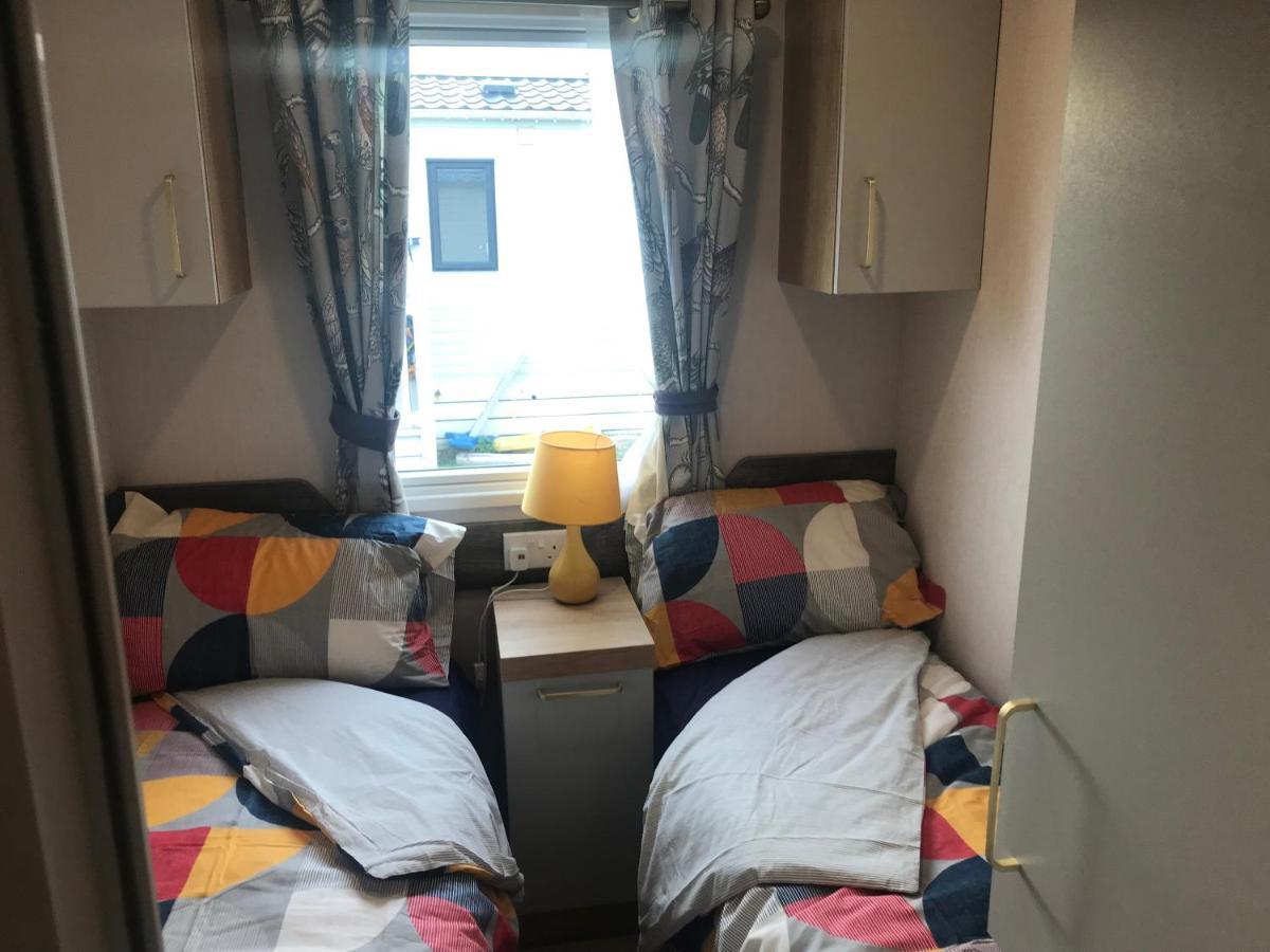 Hotel Flamingo Land Private Caravan - No 8 Cedarwood Kirby Misperton Esterno foto