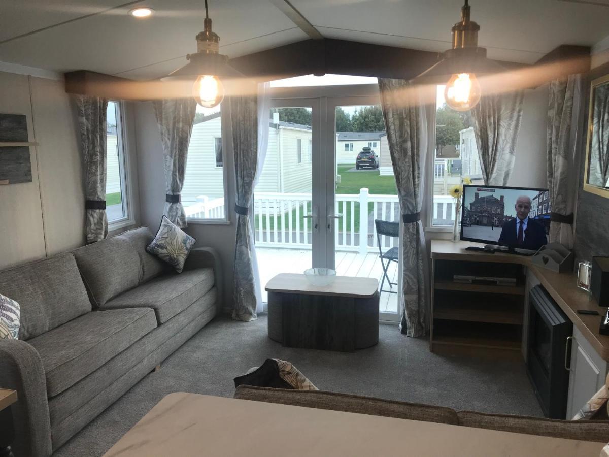 Hotel Flamingo Land Private Caravan - No 8 Cedarwood Kirby Misperton Esterno foto